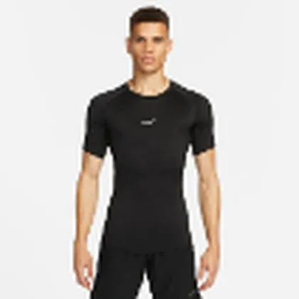 Nike Pro Dri-FIT camiseta ajustada para caballero · Negro / Blanco